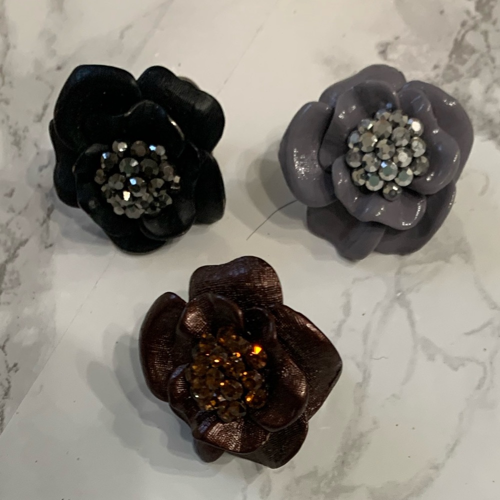 Set of flower svorski crystal cocktail ring set